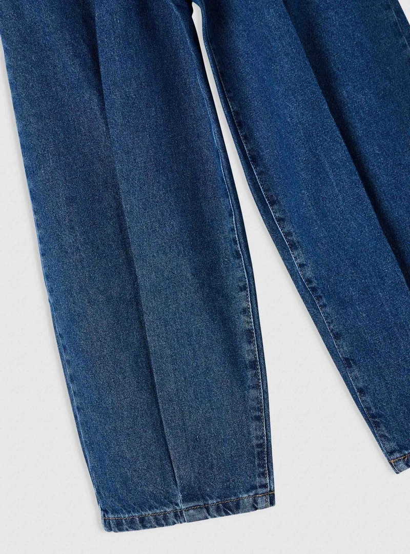 Jeans balloon con pinces e cintura
