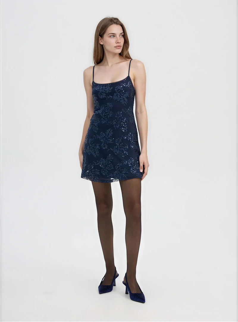 Vestito corto con spalline sottili e paillettes floreali