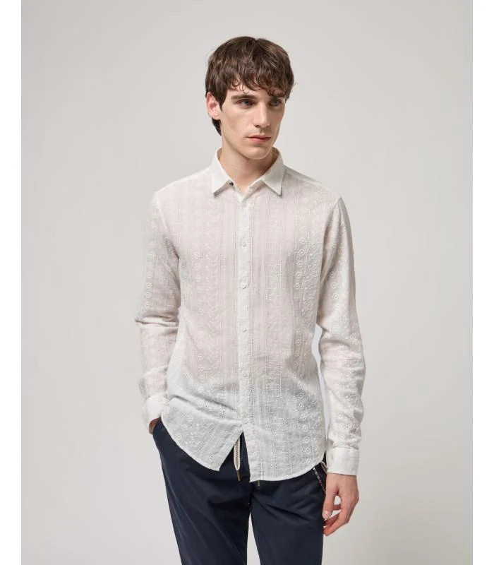 camicia ricamata con colletto a punte