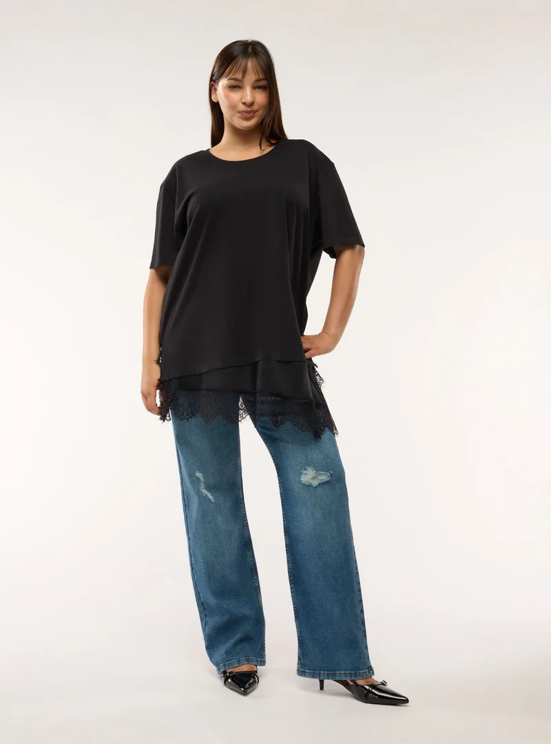 T-shirt lunga con dettaglio lingerie in pizzo