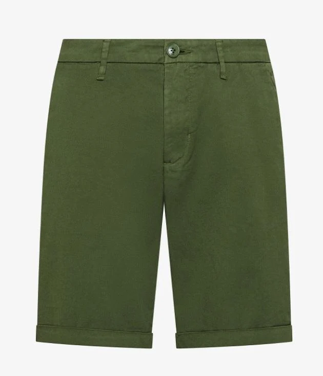 art. b35101: bermuda chino in cotone stretch, con risvolto sul fondo, chiusura con bottone e zip coperta