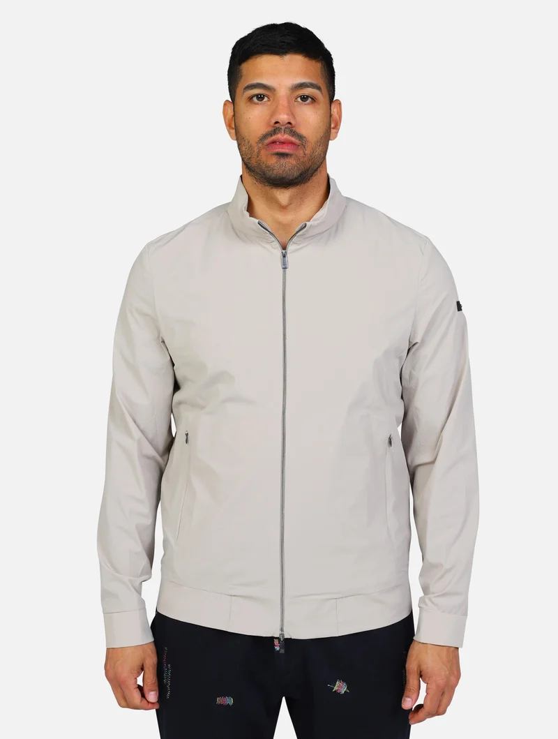 art. cg-ruiz ultra-ss25: giacchetto collo alto, maniche lunghe con polsini elasticizzati, chiusura zip, tasche frontali zip, patch logo sulla manica