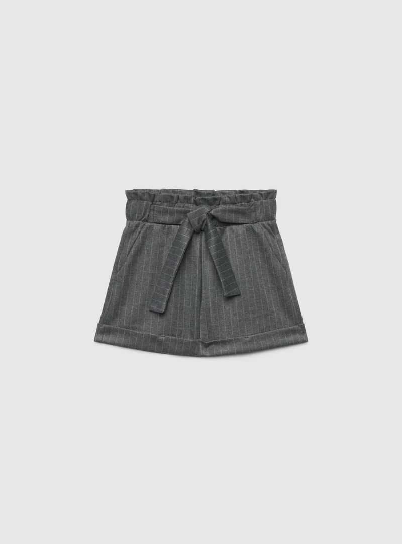 Shorts paperbag gessati con cintura