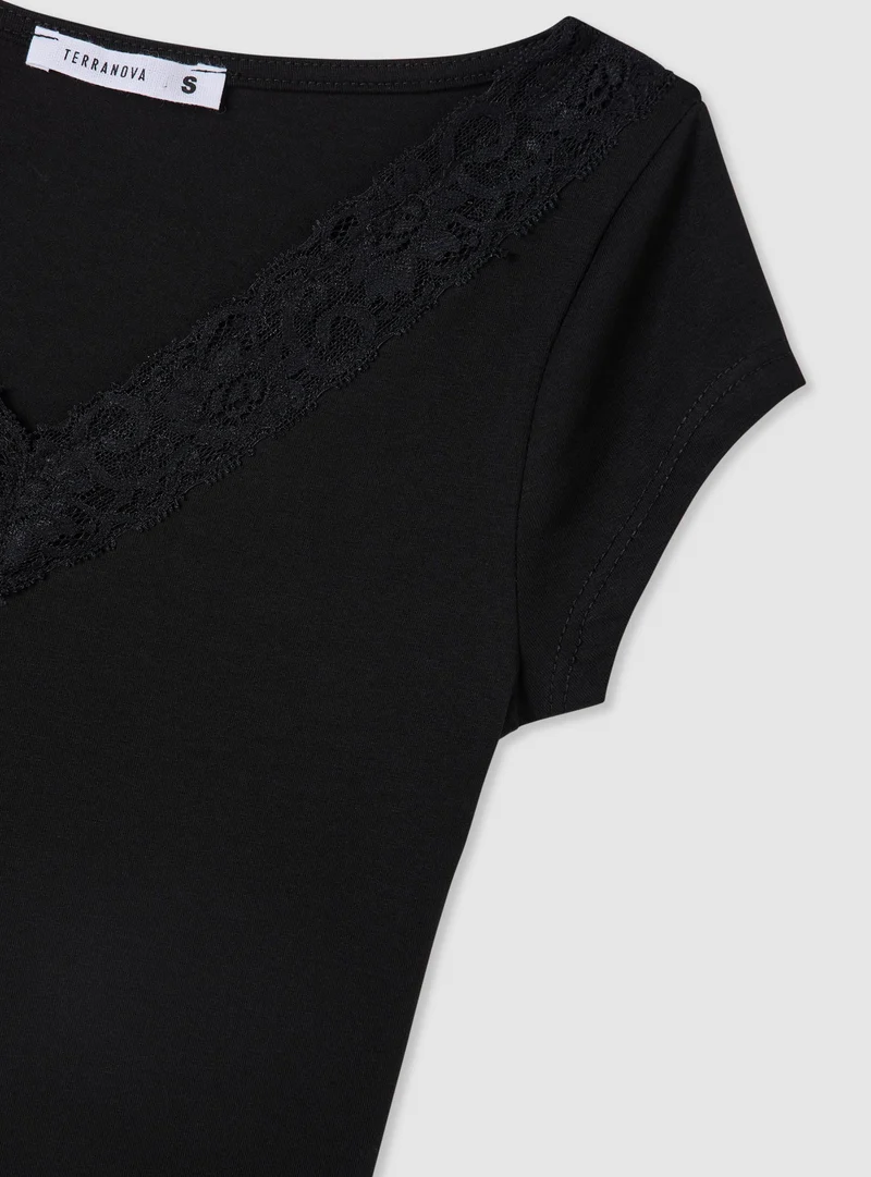 T-shirt con inserto in pizzo