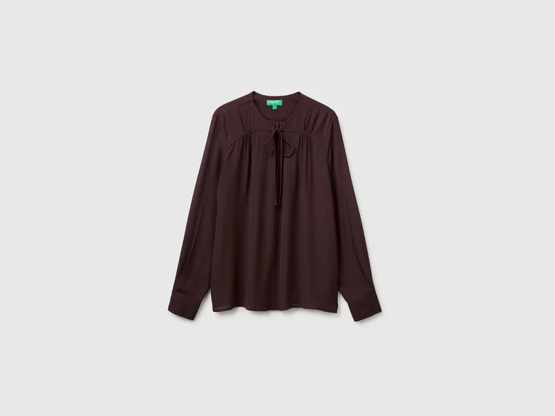 Blusa fluida con laccetto
