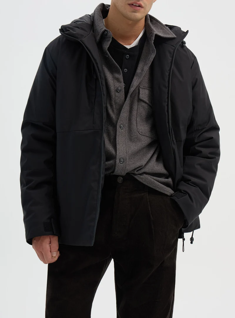Giacca tecnica con cappuccio e zip