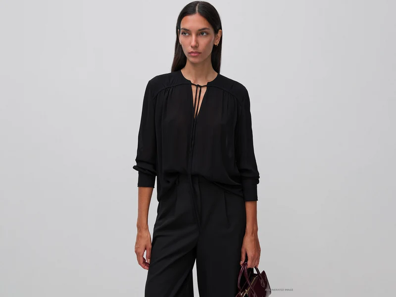 Blusa fluida con laccetto