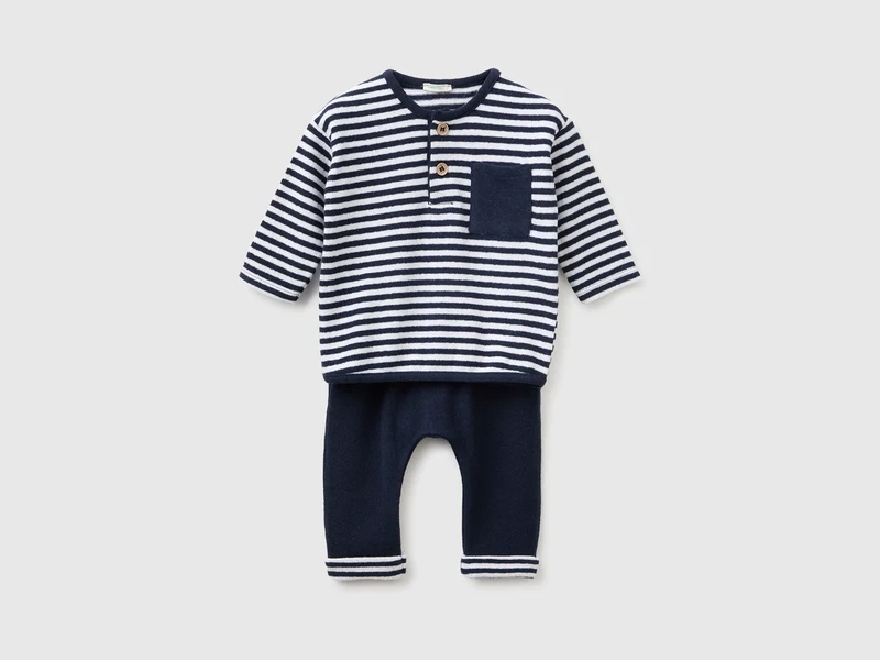 Completino con maglia a righe