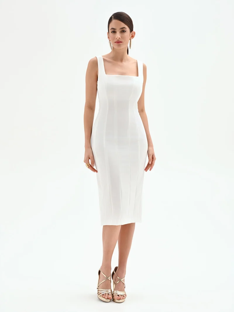 Abito midi bianco con scollo quadrato