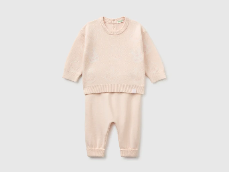 Completo in maglia con coniglietti