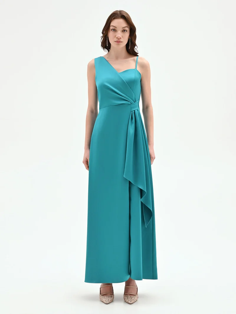 Abito lungo atelier verde smeraldo con drappeggio laterale