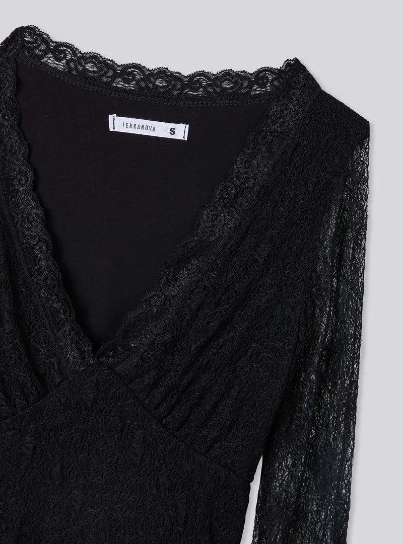 T-shirt in pizzo con scollo a V