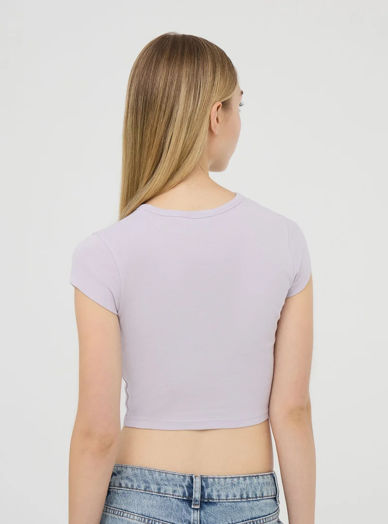 T-shirt crop con messaggio