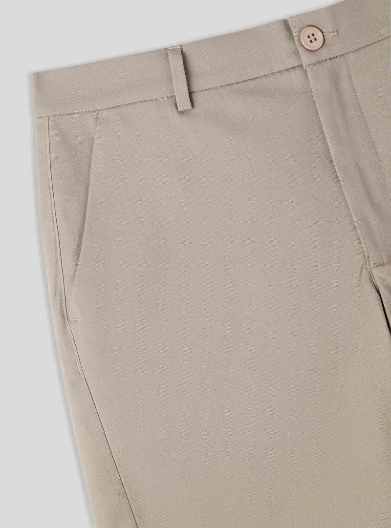 Pantaloncini chino con tasche oblique