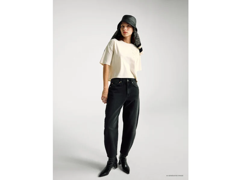 T-shirt boxy fit con applicazione