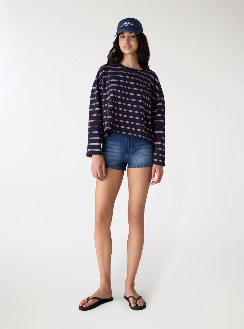 T-shirt over a righe manica lunga