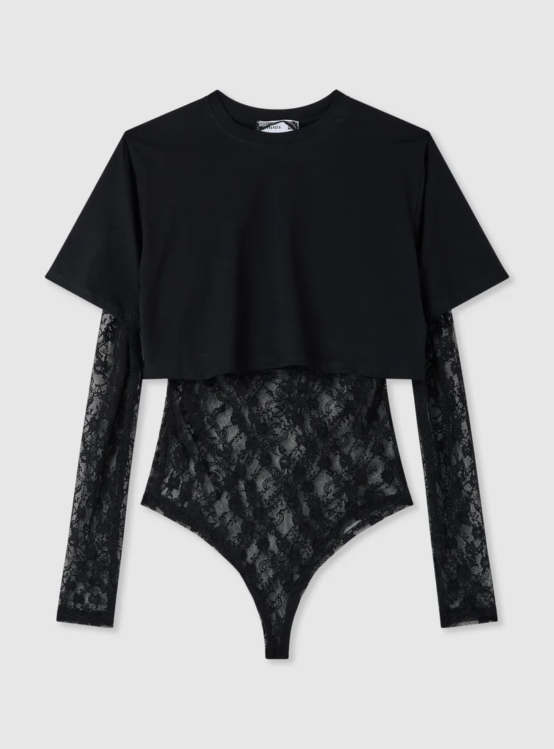 T-shirt con body in pizzo