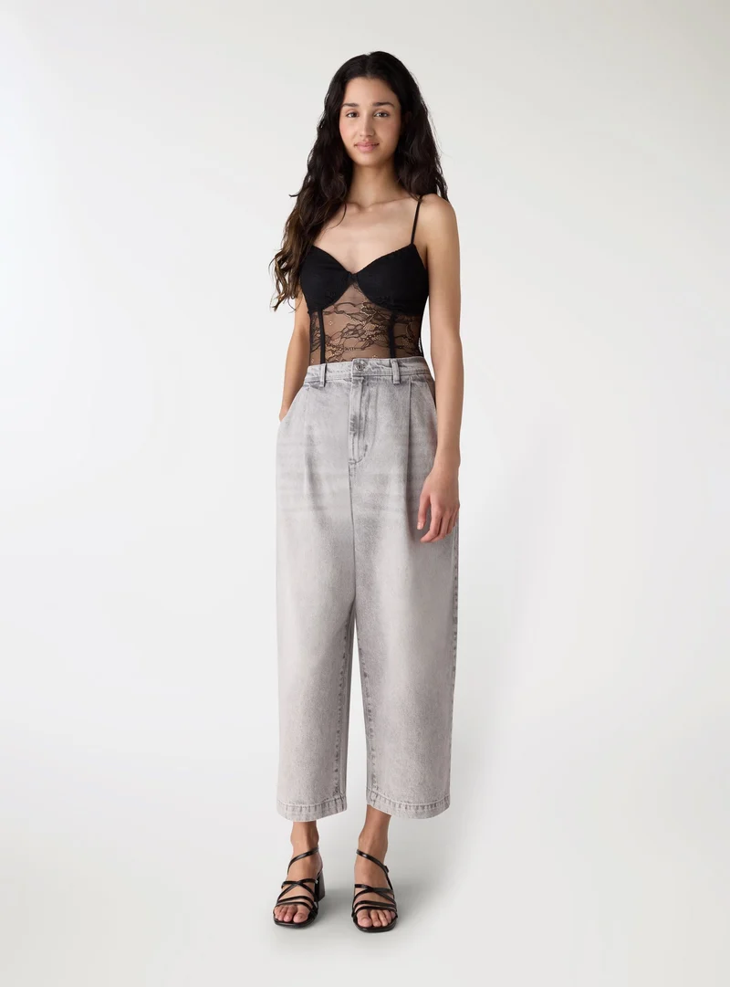 Jeans balloon con vita elasticizzata e pinces