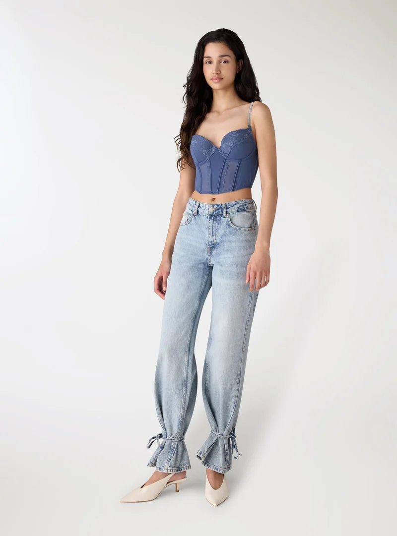 Jeans straight con lacci al fondo