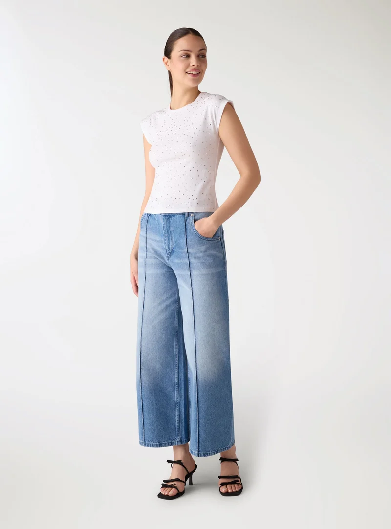 Jeans wide leg con nervatura a tinta unita