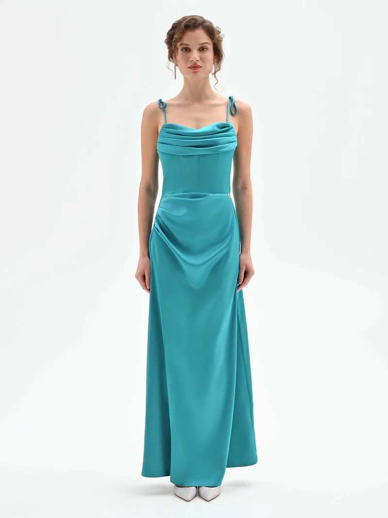 Abito lungo atelier verde smeraldo con scollo drappeggiato