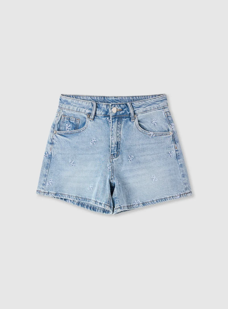 Shorts jeans con ricami a fiocchi