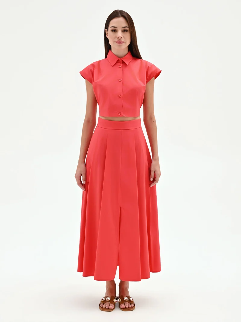 Camicia cropped rosso fragola in tela di cotone