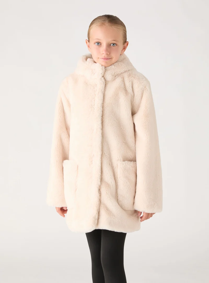 Cappotto in pelliccia sintetica con cappuccio