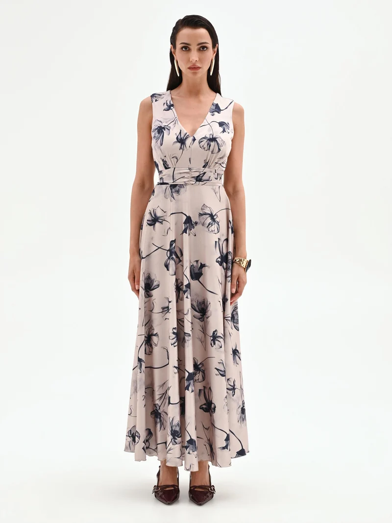 Abito lungo beige con stampa floreale blu navy