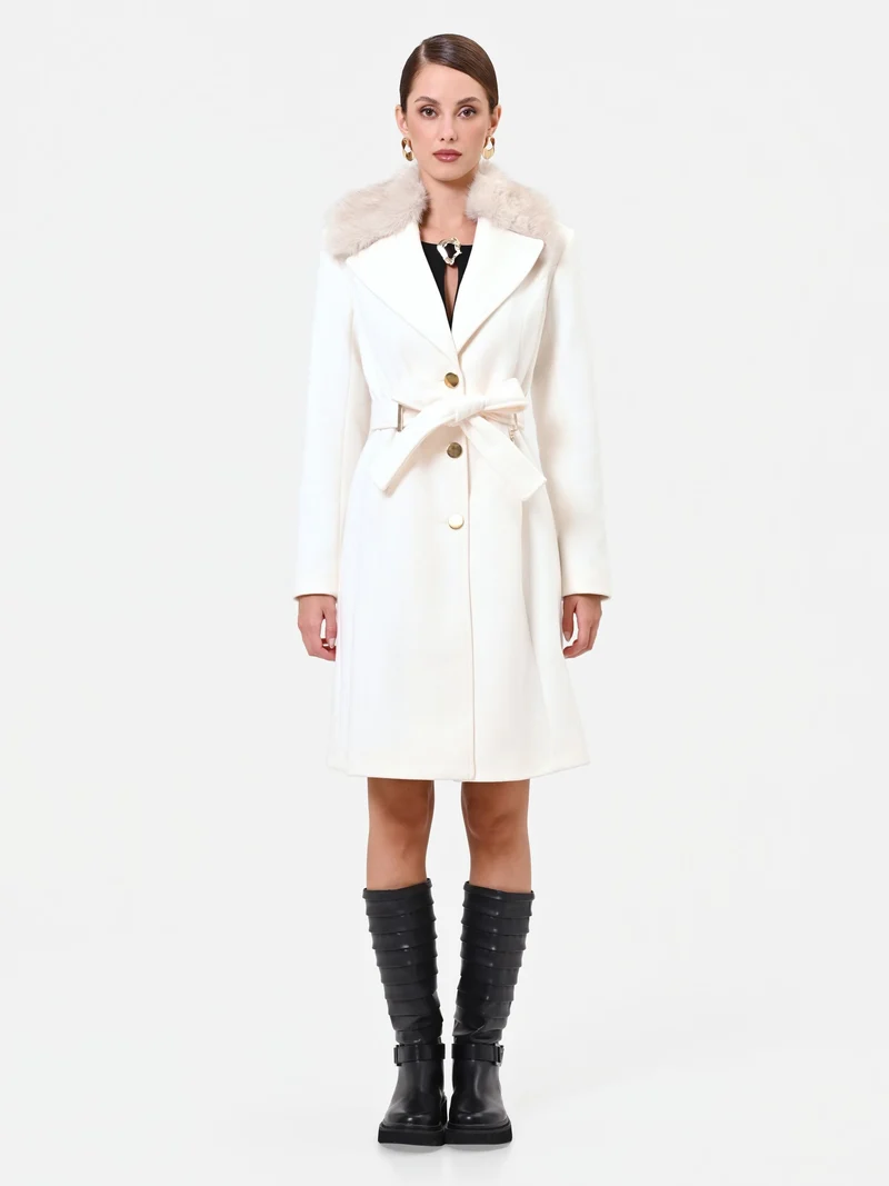 Cappotto bianco con inserto effetto pelliccia