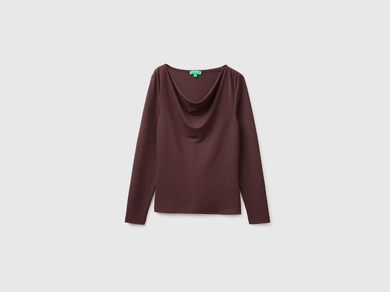 Maglietta con drappeggio sullo scollo