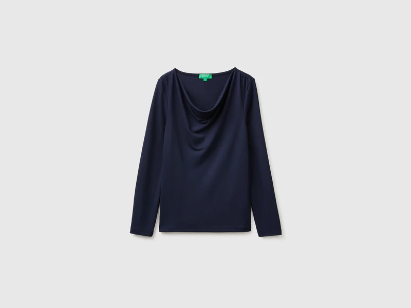 Maglietta con drappeggio sullo scollo