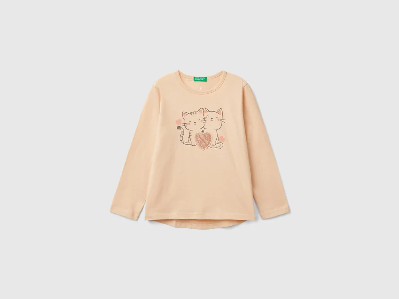 T-shirt con stampa e paillettes