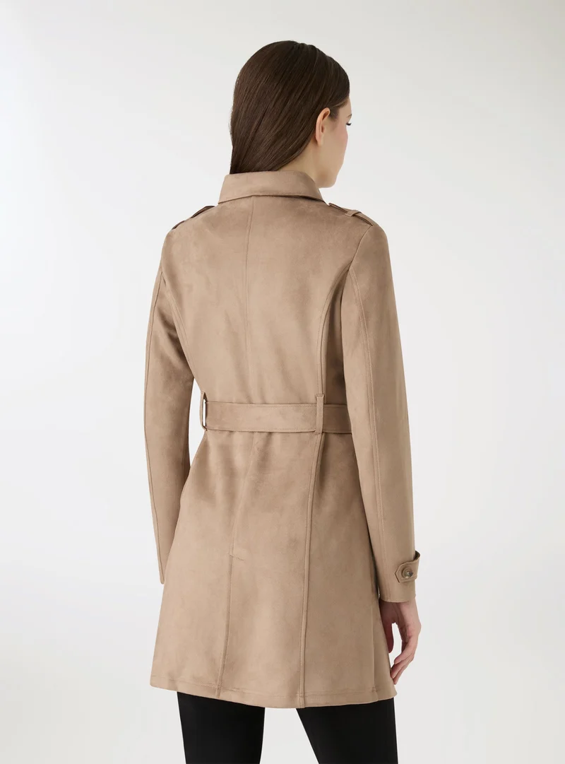 Trench medio con cintura