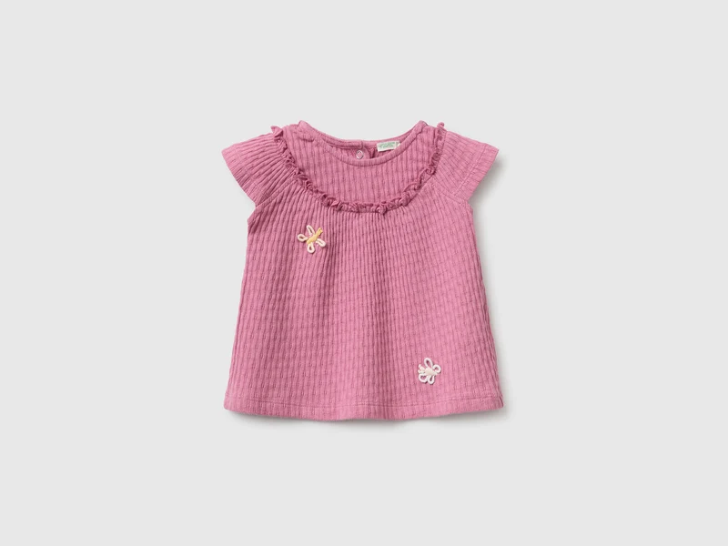 T-shirt con rouches e farfalline