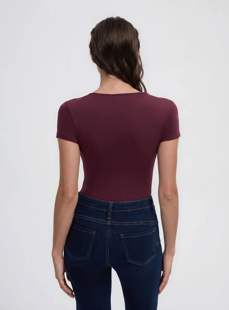 Body con scollo profondo e maniche corte