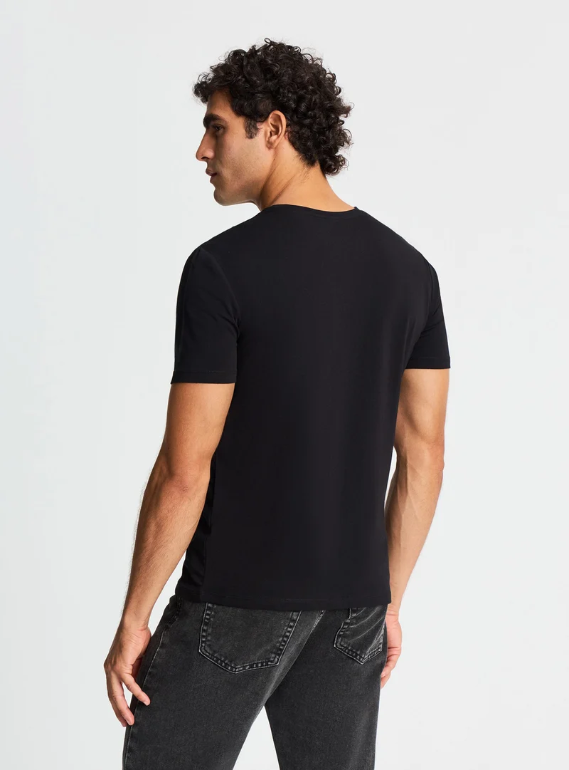 T-shirt aderente a tinta unita