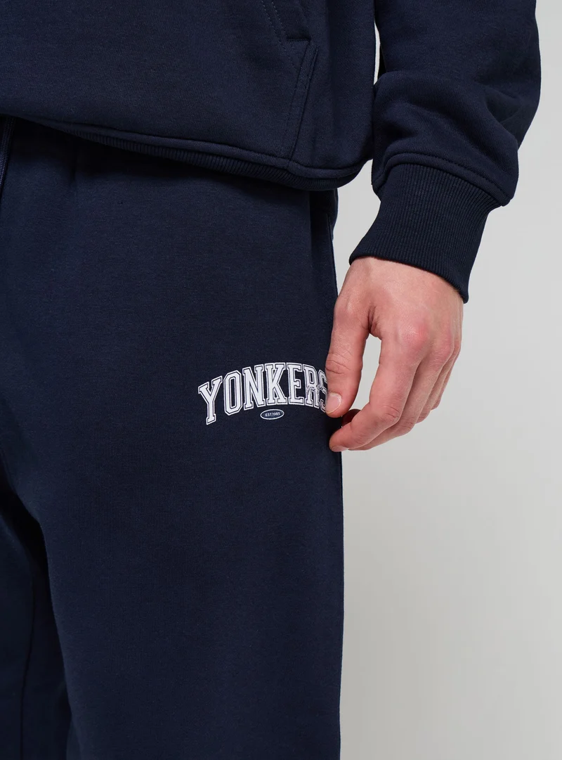 Pantaloni tuta jogger con stampa college