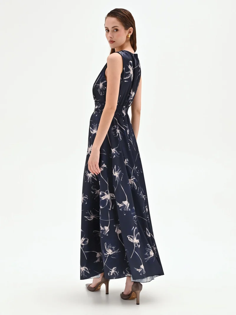 Abito lungo blu navy con stampa floreale