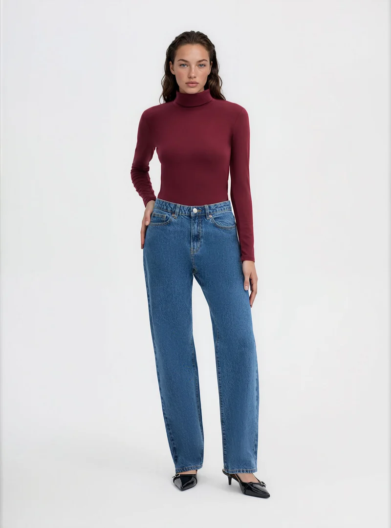 T-shirt a maniche lunghe con collo alto