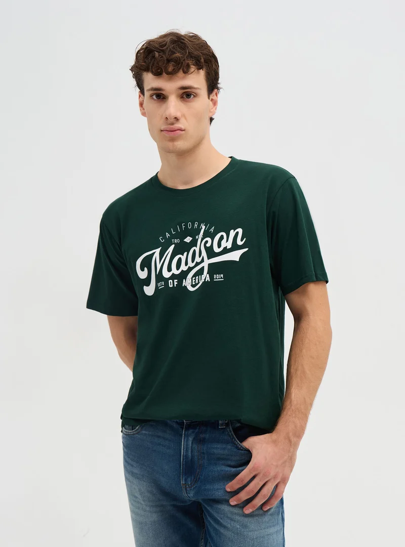 T-shirt comfort con stampa college