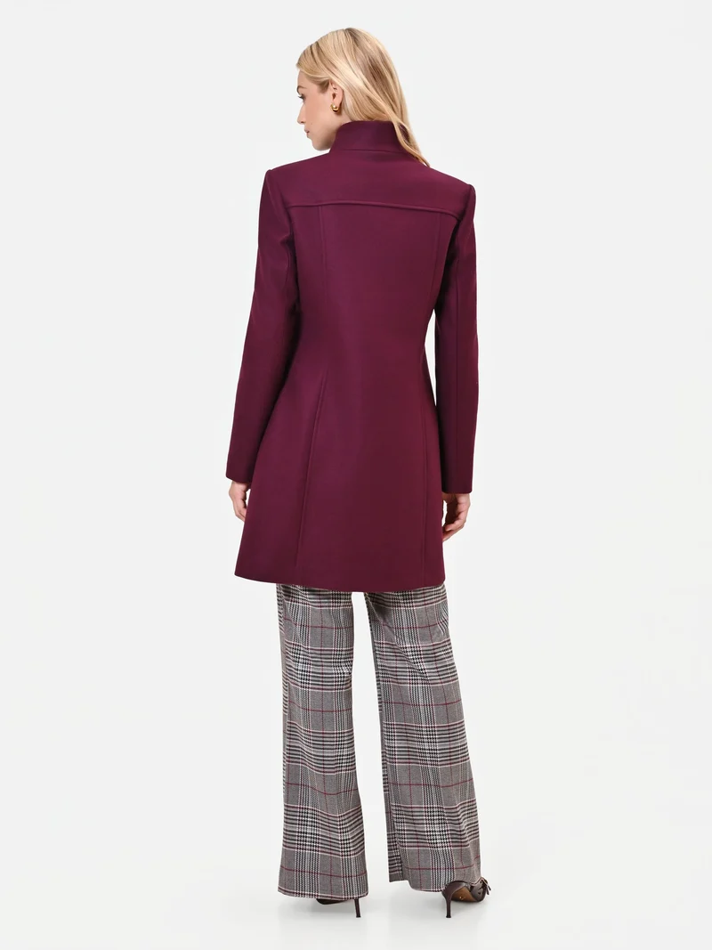 Cappotto bordeaux rosso con collo in piedi