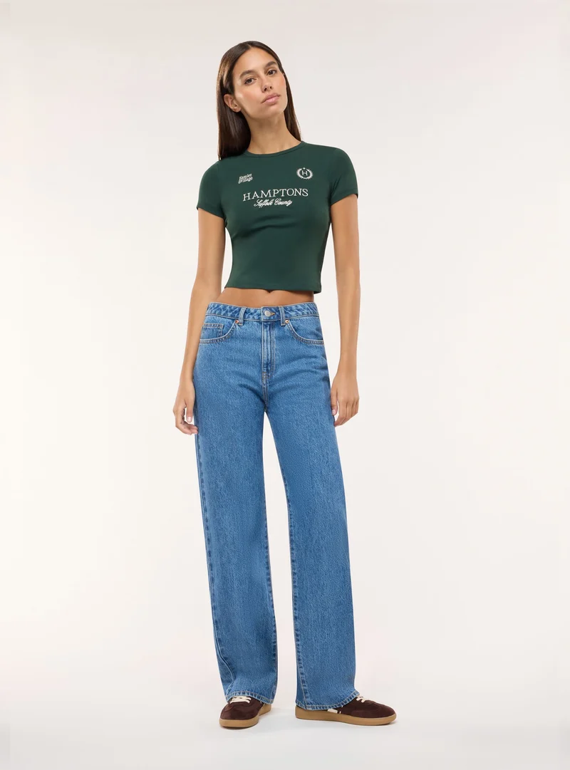 T-shirt crop con stampa college