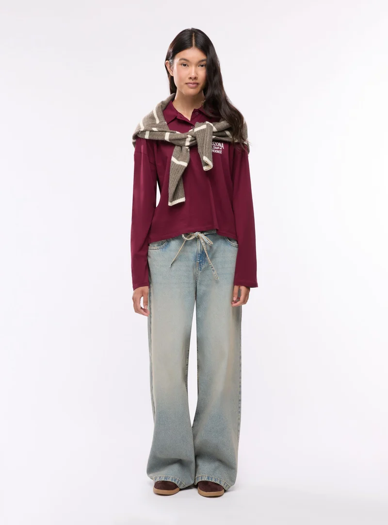 T-shirt over modello polo con ricamo college
