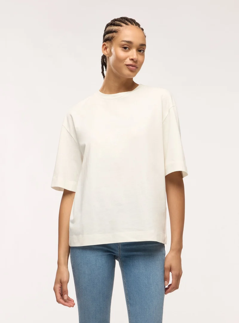 T-shirt over a tinta unita