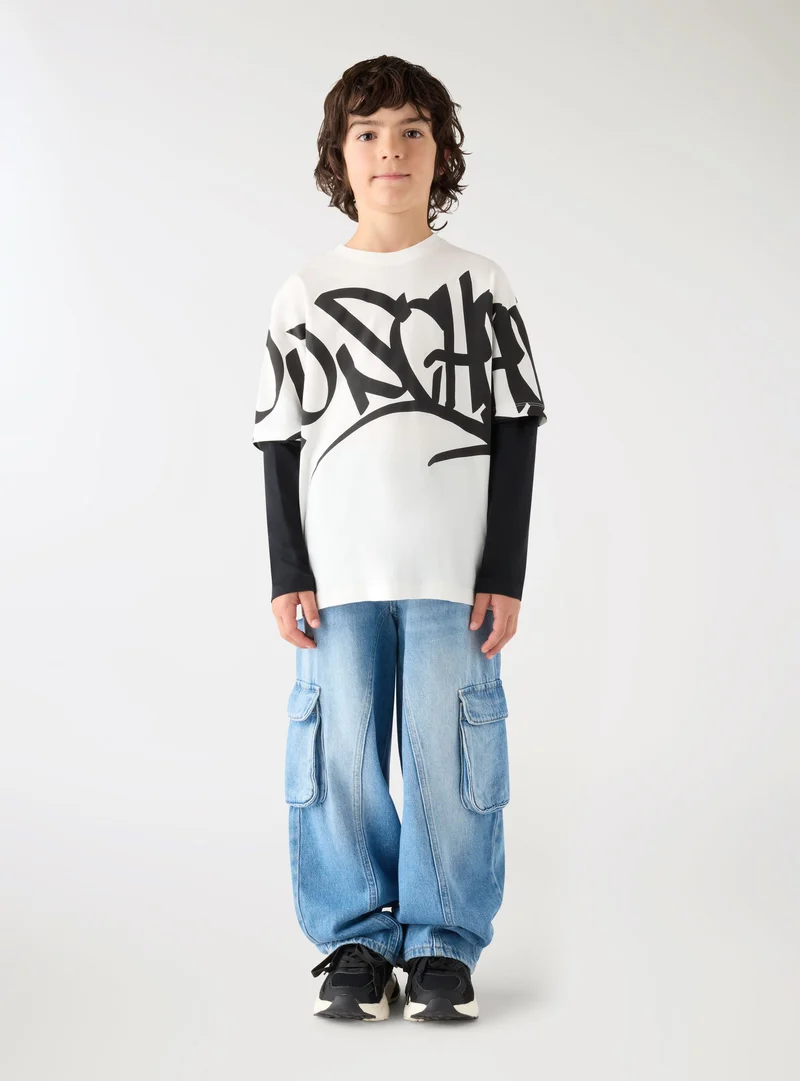 T-shirt con stampa graffiti