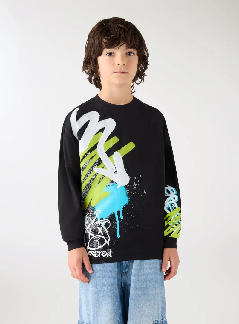 T-shirt a maniche lunghe con stampa graffiti