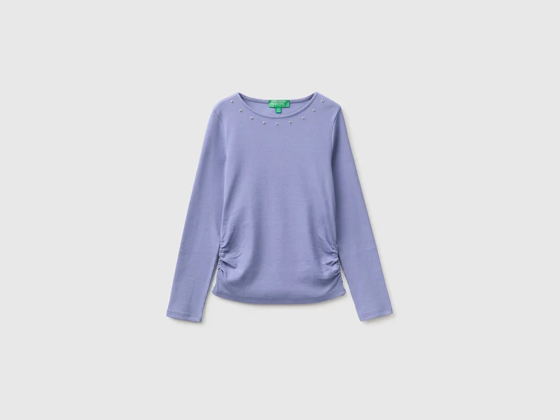 T-shirt con borchiette