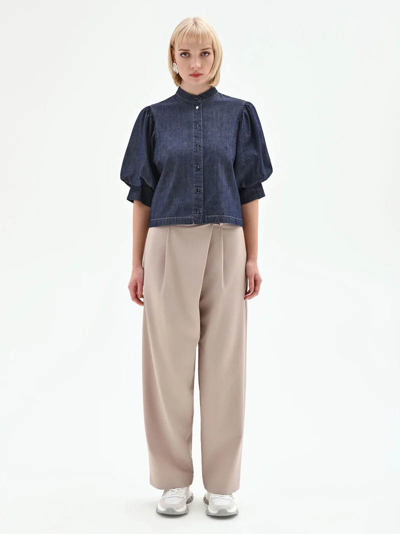 Camicia con maniche a sbuffo in denim blu scuro