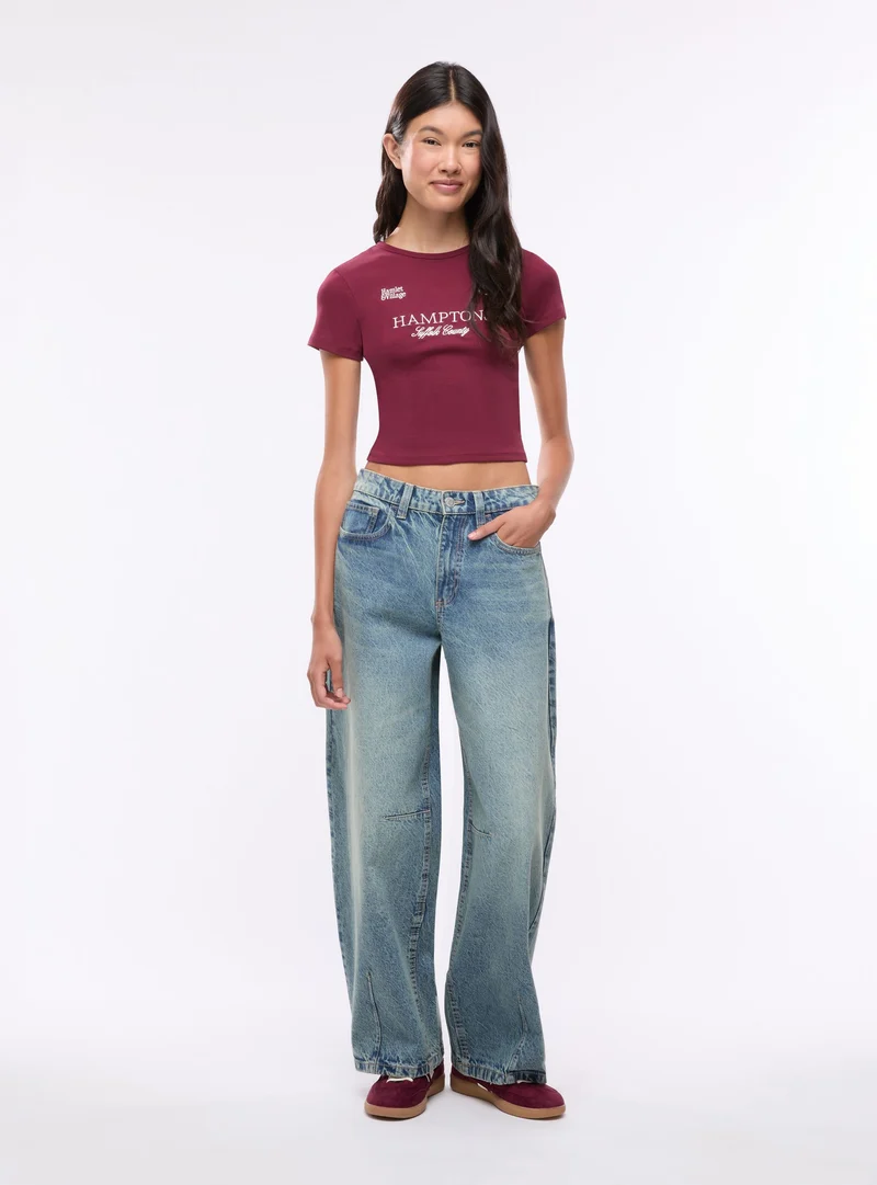 Jeans barrel con fibbia posteriore